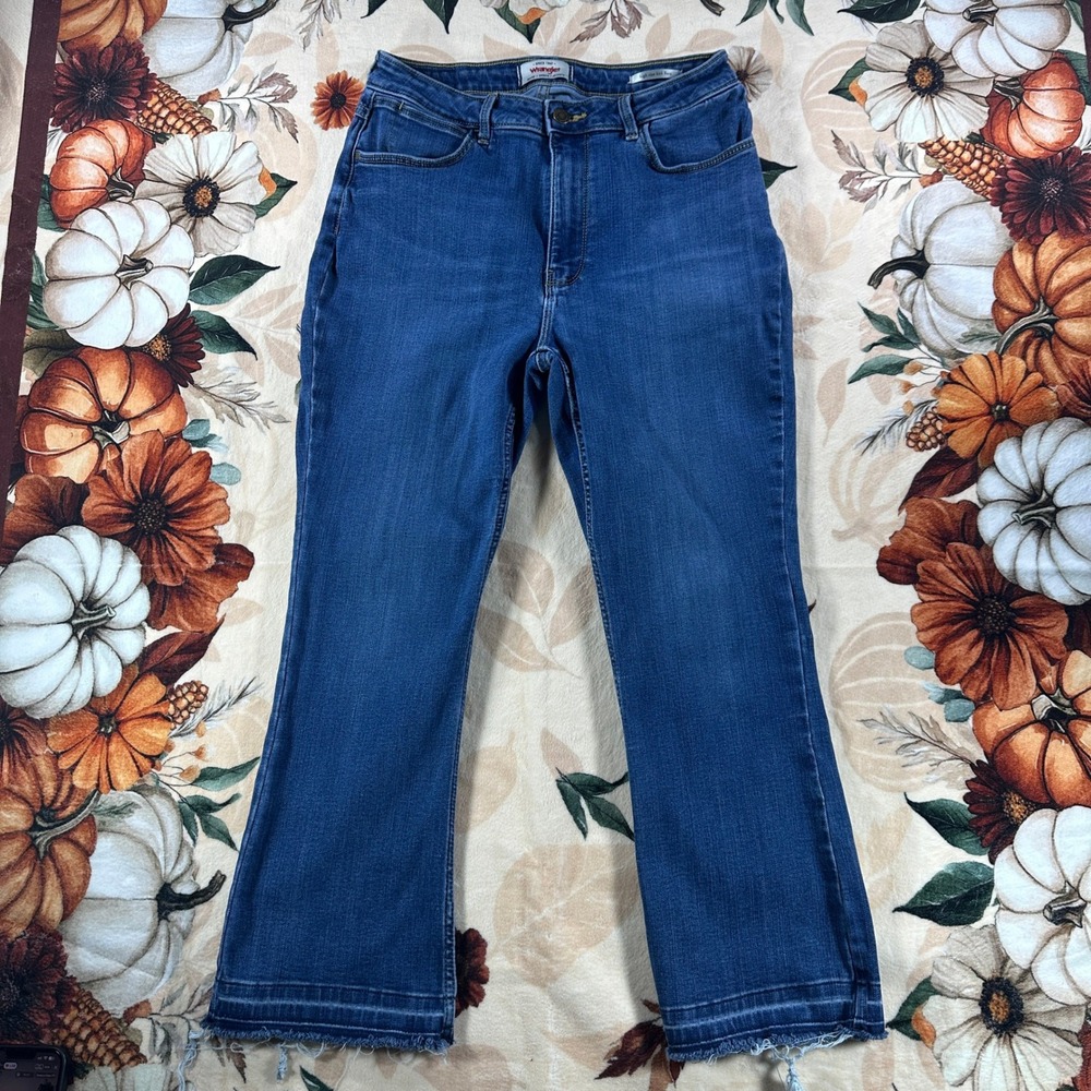 Wrangler Womens High Rise Kick Flare Jeans Frayed Raw Hem Medium Wash Size 34